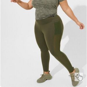 NWT Torrid Performance Leggings